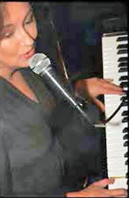 Cheryl Hodge at piano